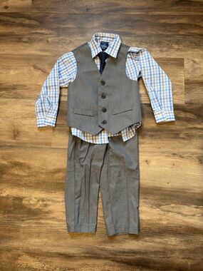 Nautica Gray 4-piece suit - toddler size 3T